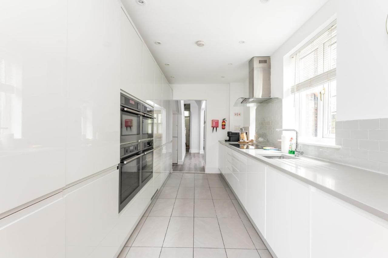 Stunning And Modern 5 Bed House I Pass The Keys York