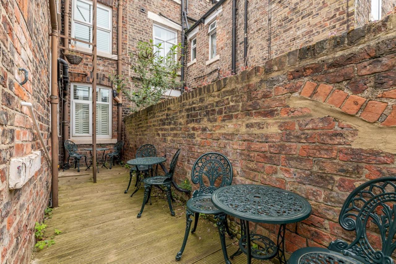 Stunning And Modern 5 Bed House I Pass The Keys * York