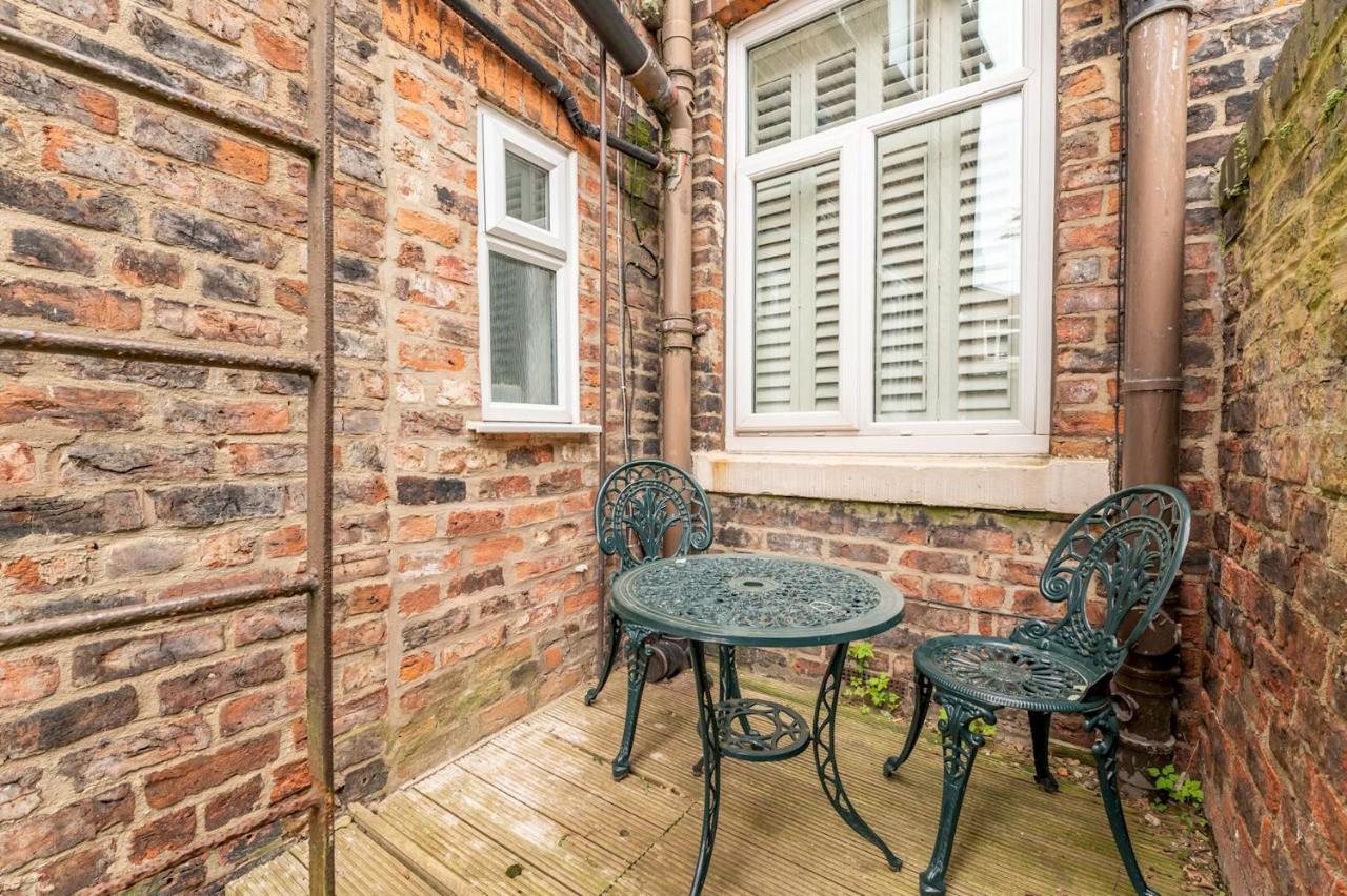Stunning And Modern 5 Bed House I Pass The Keys York