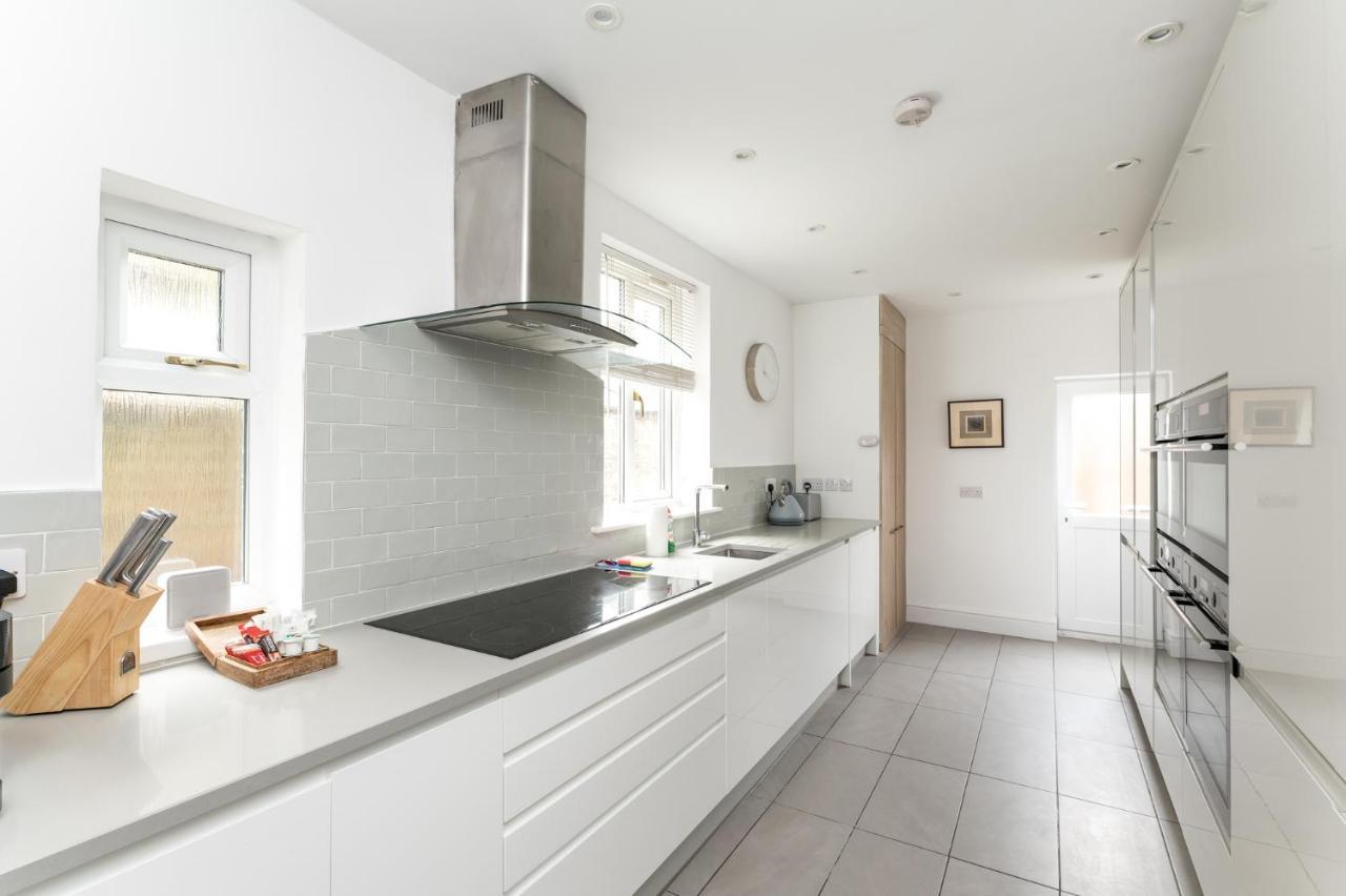 Stunning And Modern 5 Bed House I Pass The Keys * York